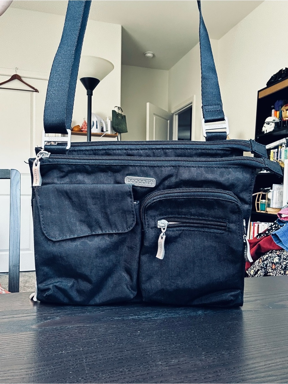 Baggallini Black Gray Cheetah Crossbody Organizer Travel Bag Lightweight